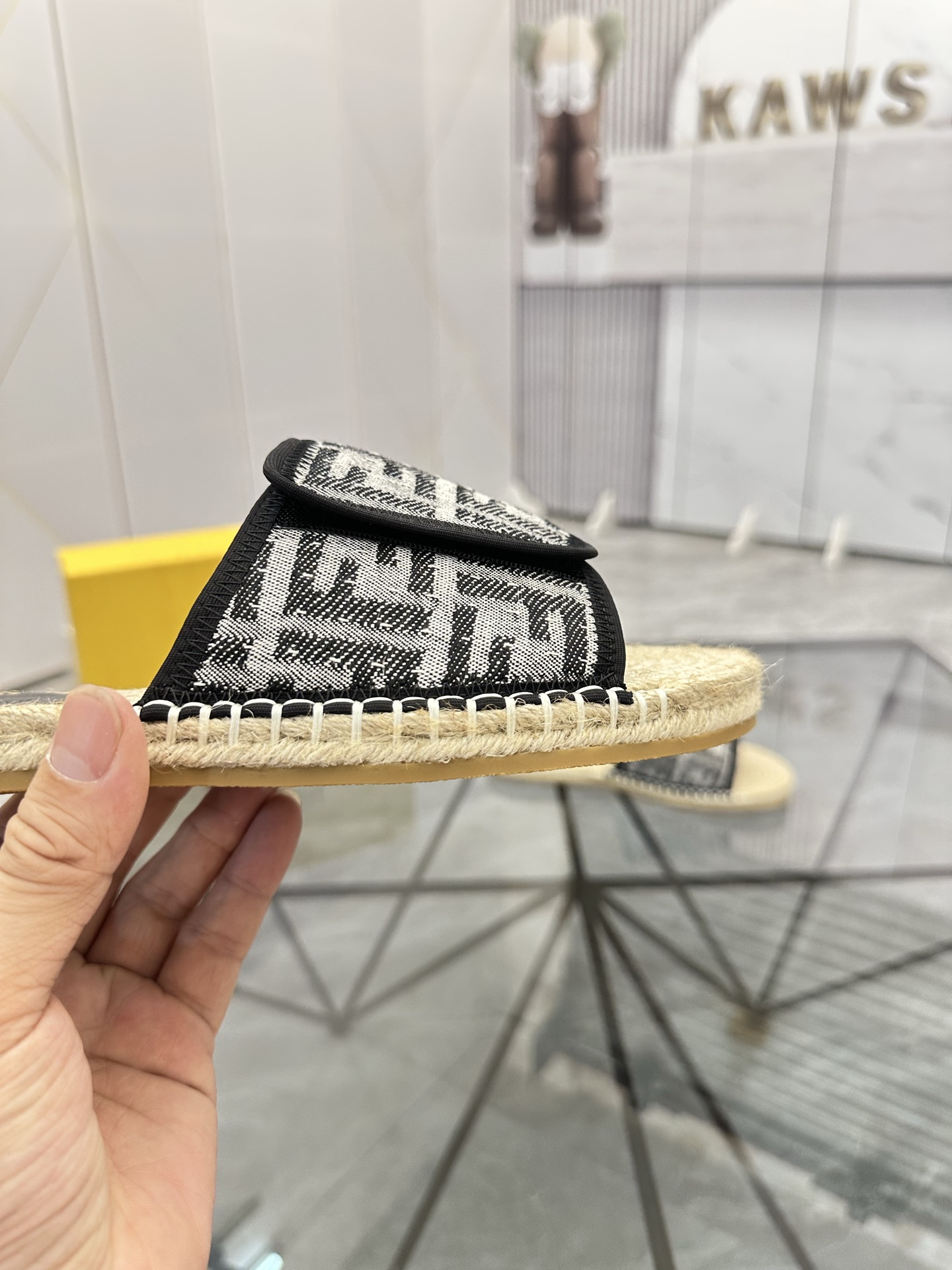Precio de venta: P130 Marca: Fendi* zapatillasTalla: 38-44(37.45.46.47)Material: Superior material o