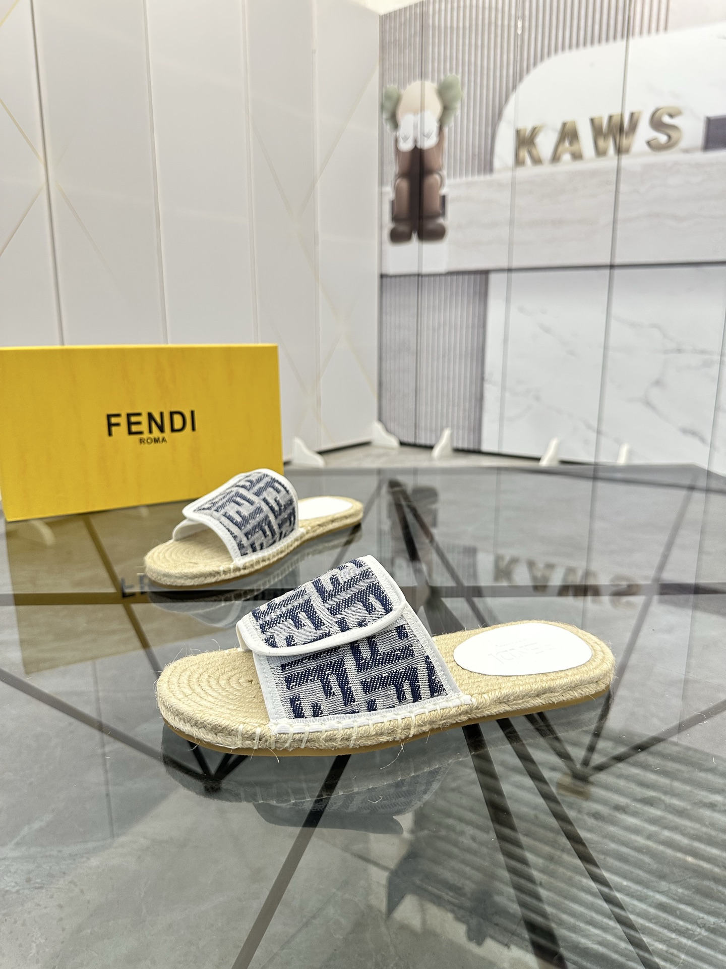Precio de venta: P130 Marca: Fendi* zapatillasTalla: 38-44(37.45.46.47)Material: Superior material o