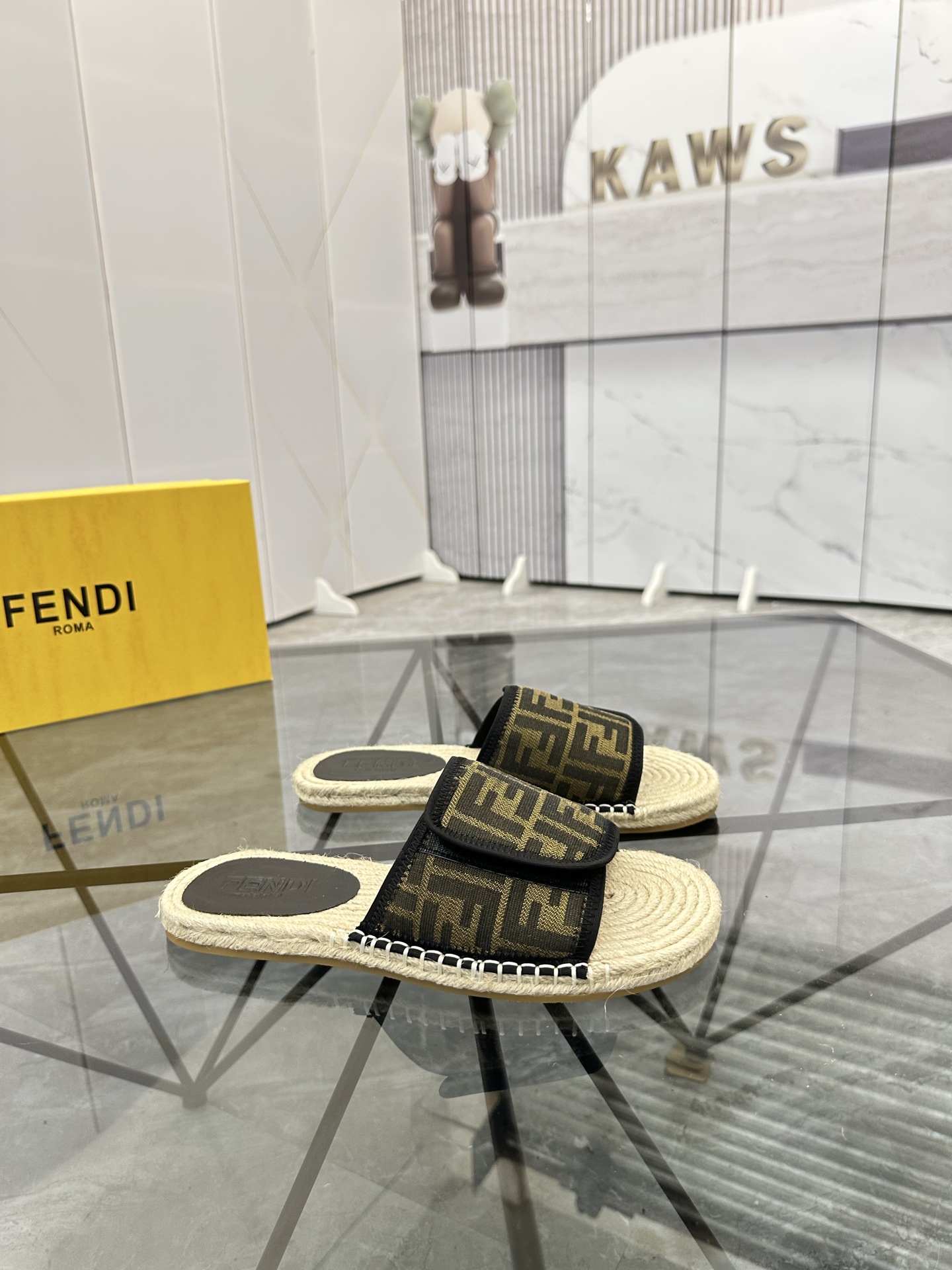 Precio de venta: P130 Marca: Fendi* zapatillasTalla: 38-44(37.45.46.47)Material: Superior material o
