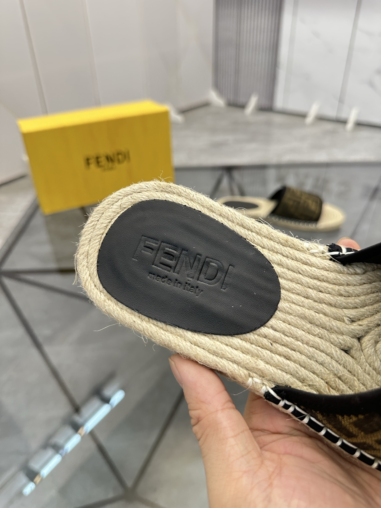 Precio de venta: P130 Marca: Fendi* zapatillasTalla: 38-44(37.45.46.47)Material: Superior material o