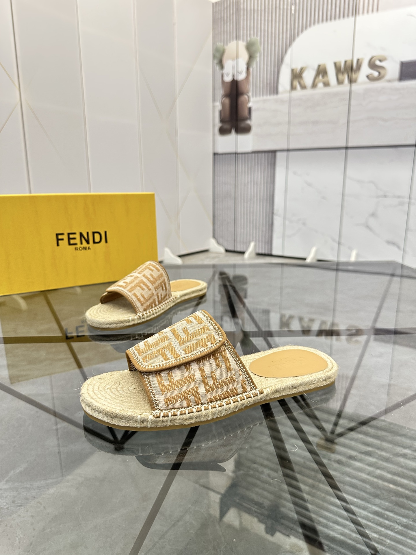 Precio de venta: P130 Marca: Fendi* zapatillasTalla: 38-44(37.45.46.47)Material: Superior material o