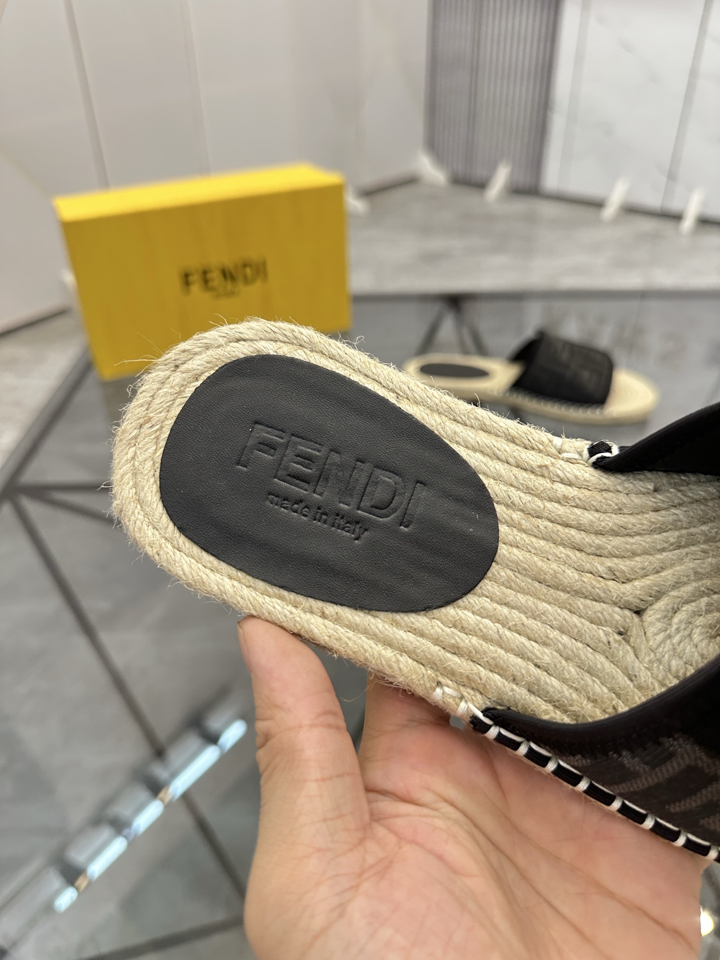 Precio de venta: P130 Marca: Fendi* zapatillasTalla: 38-44(37.45.46.47)Material: Superior material o