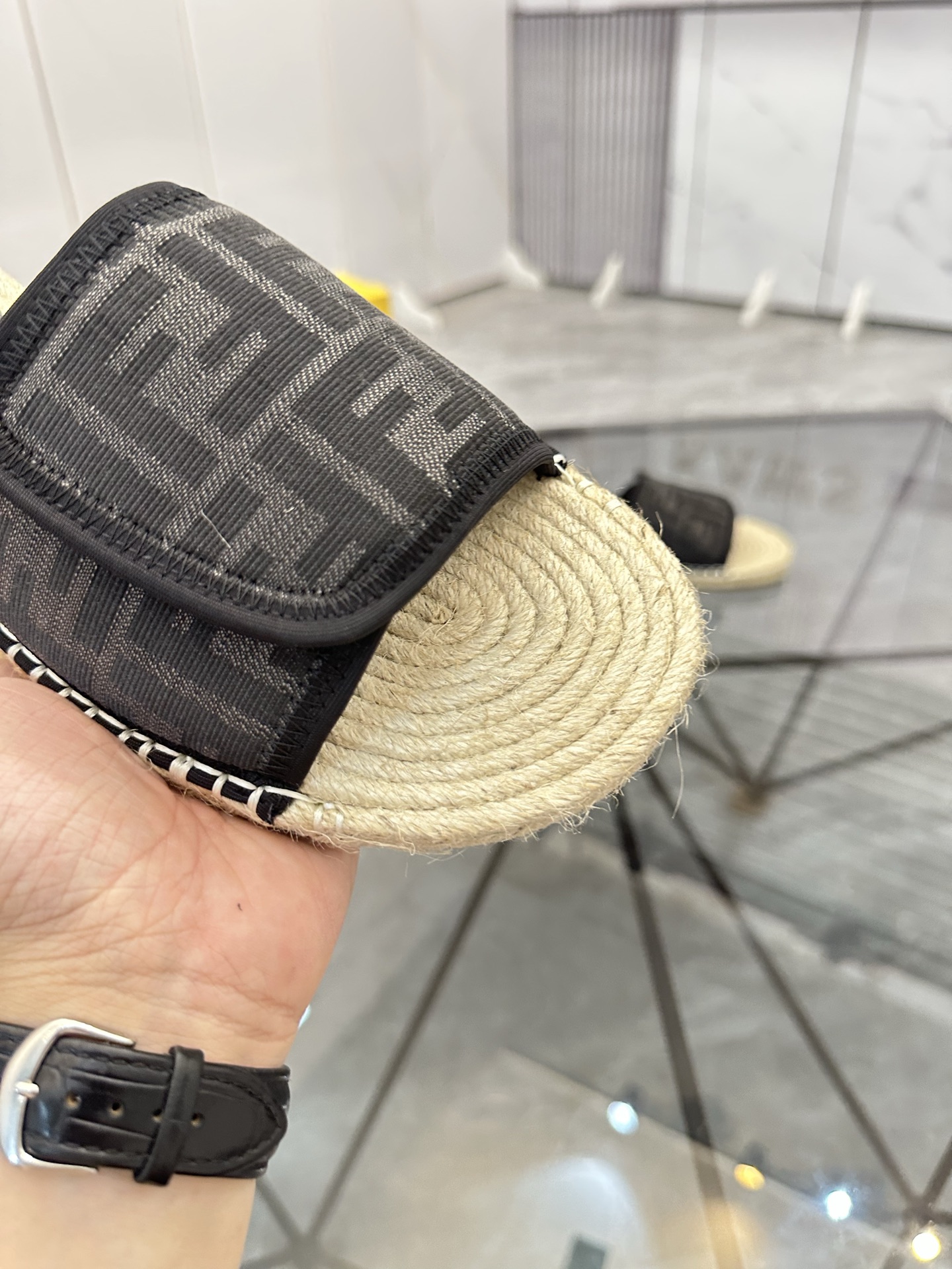 Precio de venta: P130 Marca: Fendi* zapatillasTalla: 38-44(37.45.46.47)Material: Superior material o