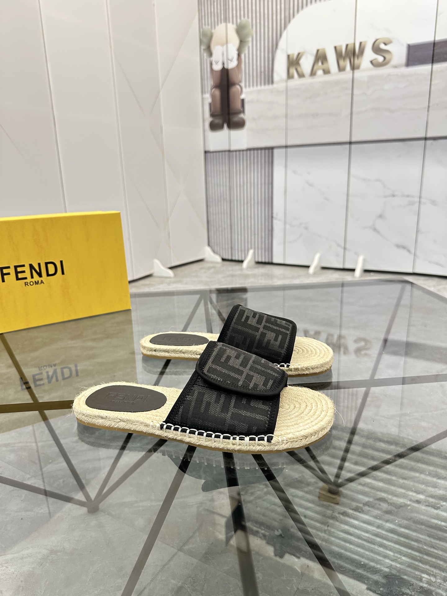 Precio de venta: P130 Marca: Fendi* zapatillasTalla: 38-44(37.45.46.47)Material: Superior material o