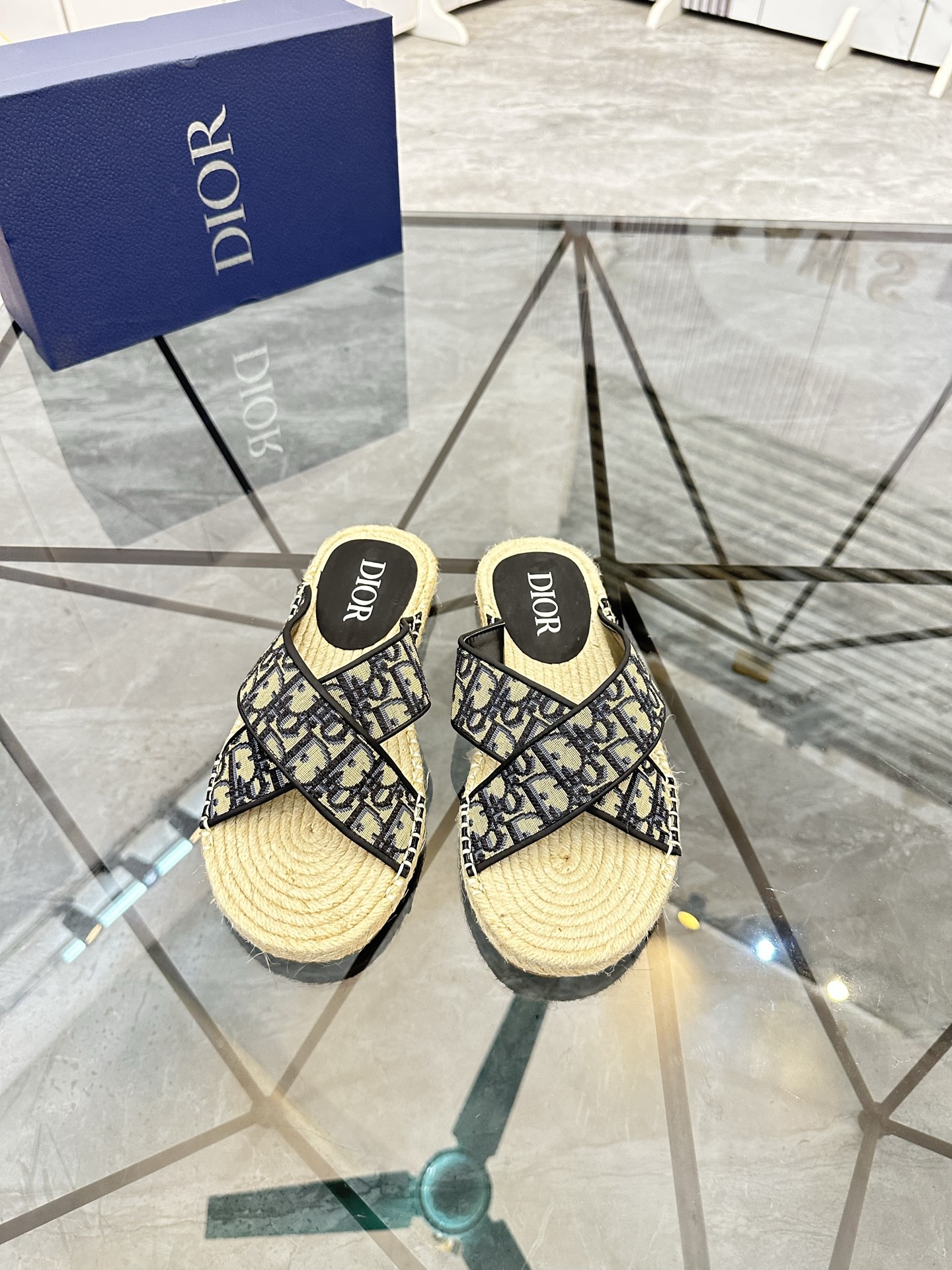 Precio de venta: P130 Marca: Dior* zapatillasTalla: 38-44(37.45.46.47) Material del producto: Parte 