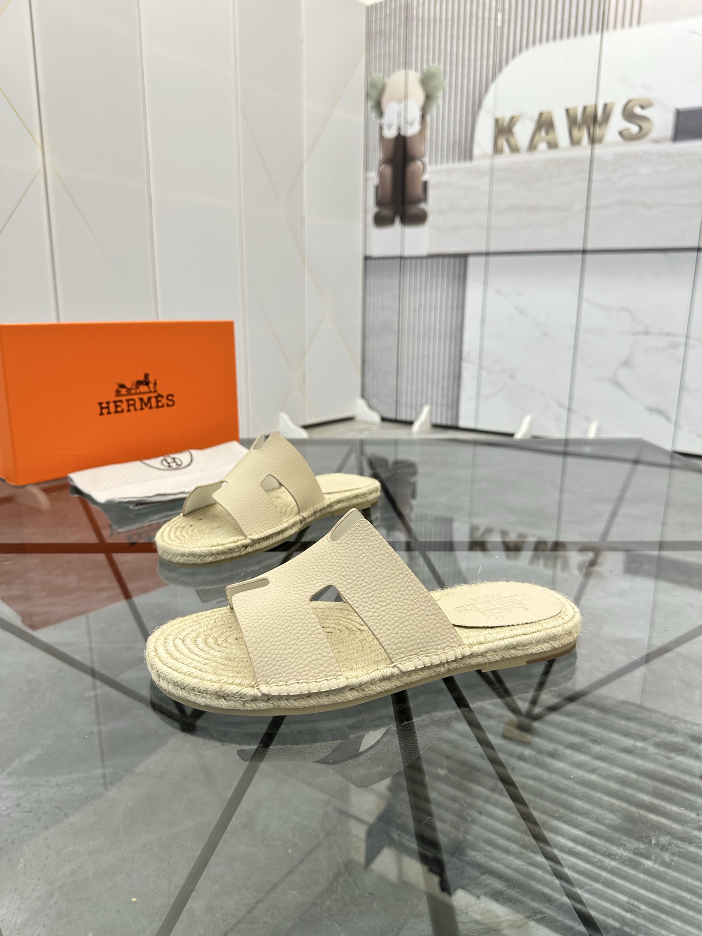 Precio de venta: P130 Marca comercial: Hermes* tamaño de las zapatillas: 38-44(37.45.46.47) Material