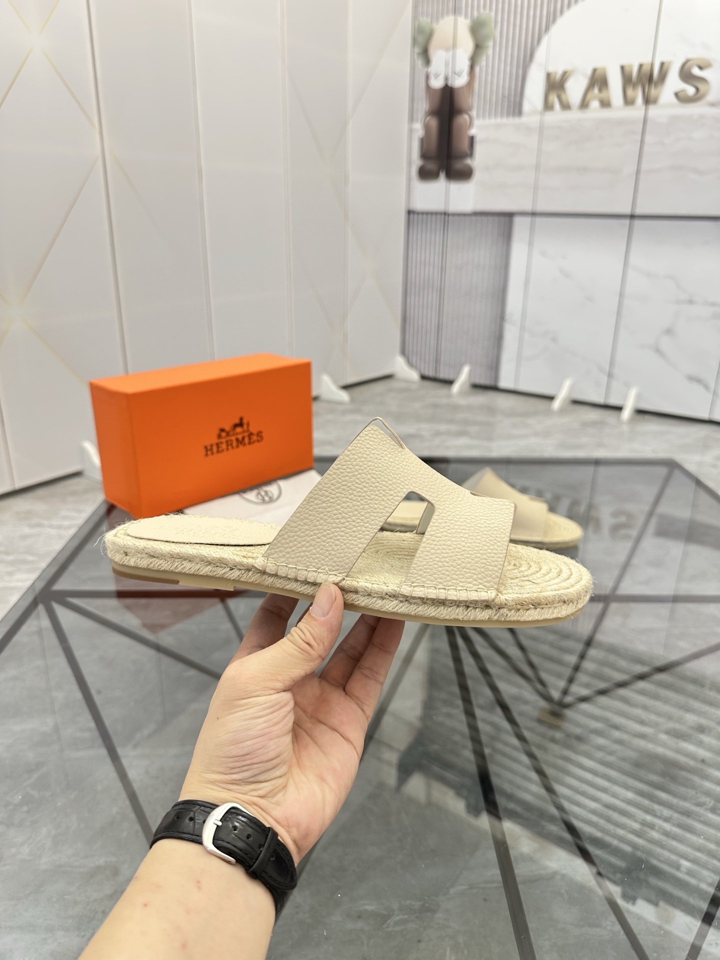 Precio de venta: P130 Marca comercial: Hermes* tamaño de las zapatillas: 38-44(37.45.46.47) Material