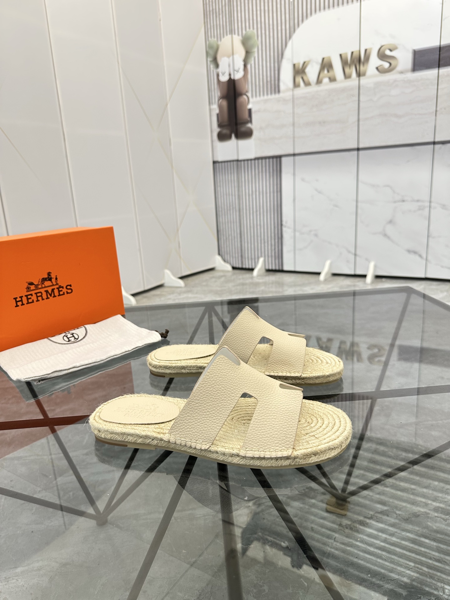 Precio de venta: P130 Marca comercial: Hermes* tamaño de las zapatillas: 38-44(37.45.46.47) Material