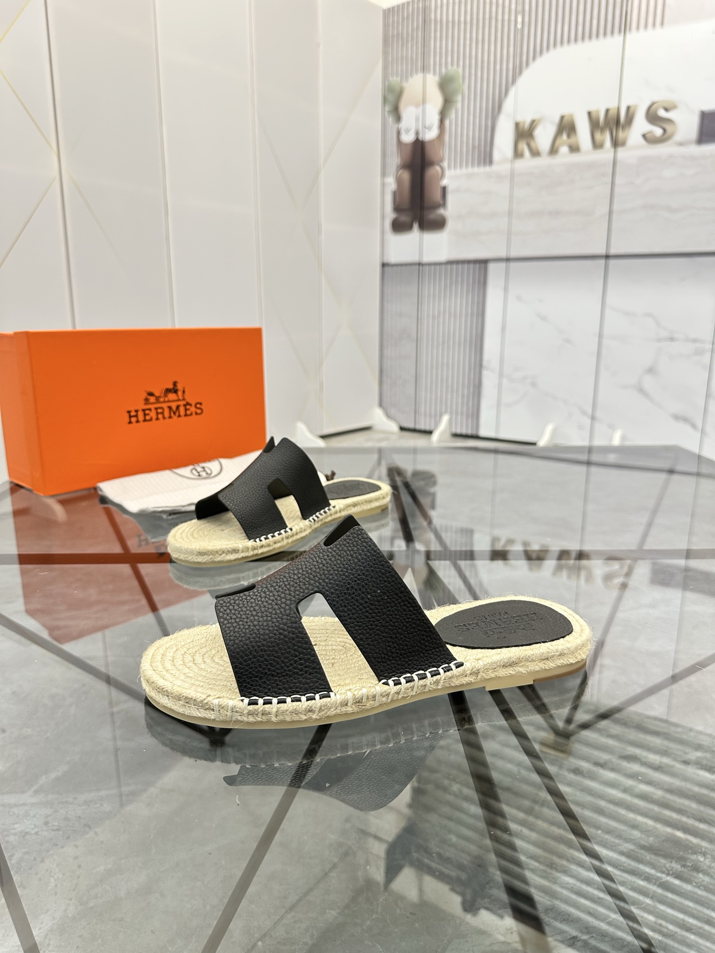 Precio de venta: P130 Marca comercial: Hermes* tamaño de las zapatillas: 38-44(37.45.46.47) Material