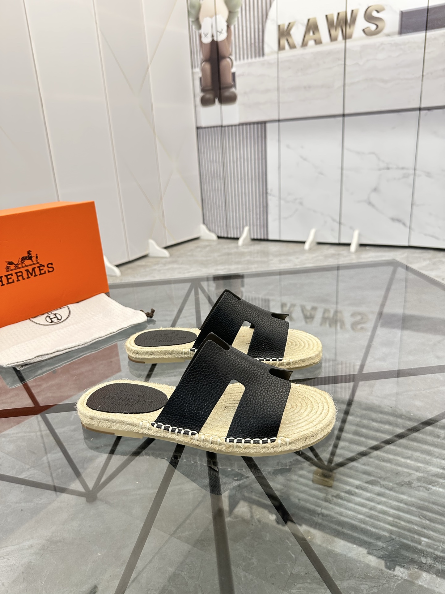 Precio de venta: P130 Marca comercial: Hermes* tamaño de las zapatillas: 38-44(37.45.46.47) Material
