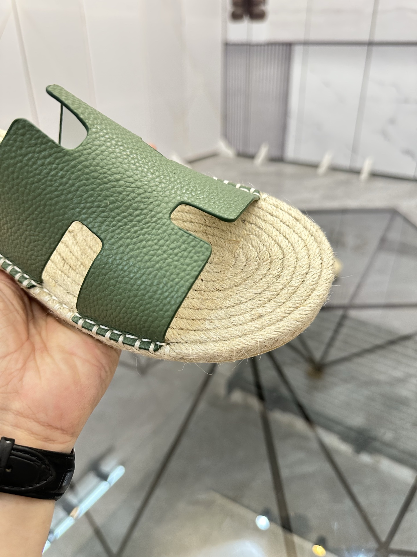 Precio de venta: P130 Marca comercial: Hermes* tamaño de las zapatillas: 38-44(37.45.46.47) Material