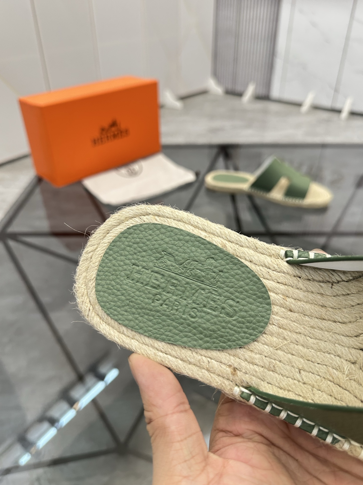 Precio de venta: P130 Marca comercial: Hermes* tamaño de las zapatillas: 38-44(37.45.46.47) Material
