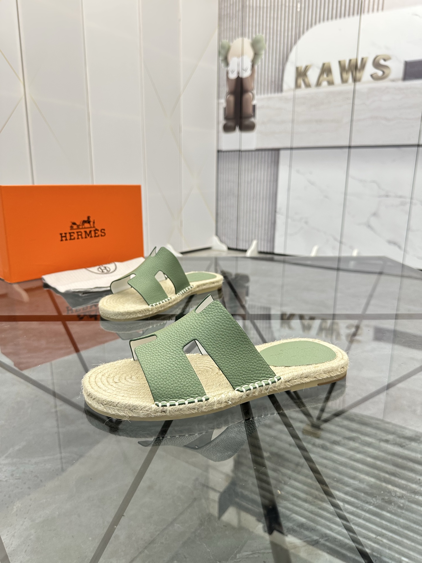 Precio de venta: P130 Marca comercial: Hermes* tamaño de las zapatillas: 38-44(37.45.46.47) Material