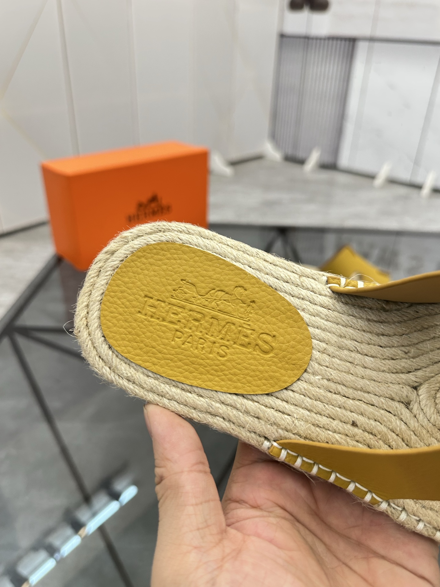 Precio de venta: P130 Marca comercial: Hermes* tamaño de las zapatillas: 38-44(37.45.46.47) Material
