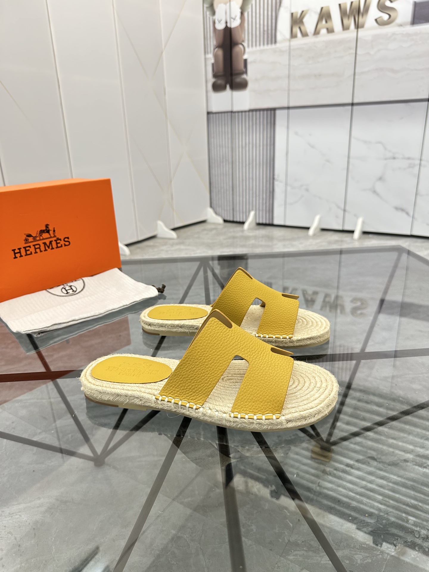 Precio de venta: P130 Marca comercial: Hermes* tamaño de las zapatillas: 38-44(37.45.46.47) Material