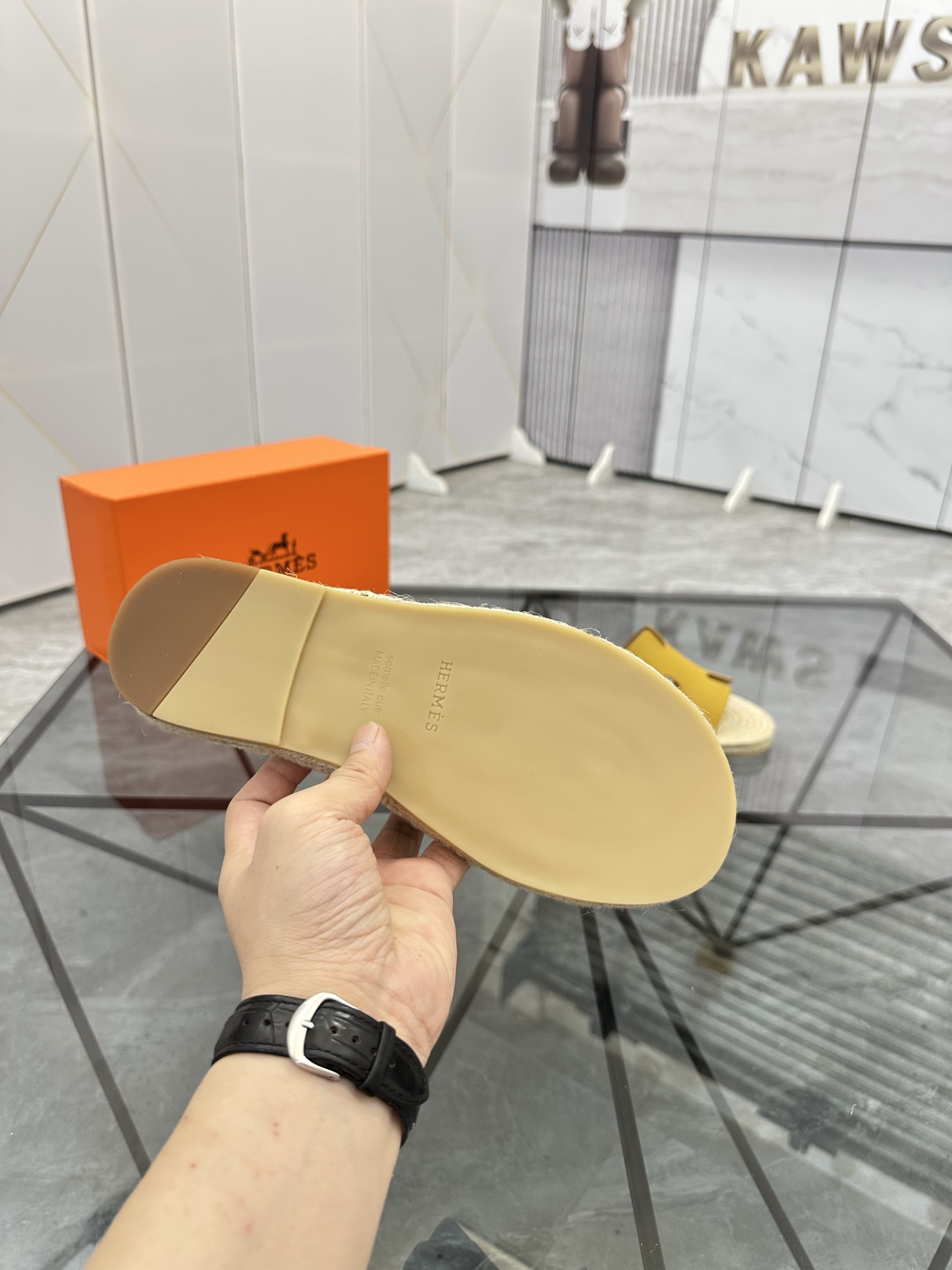 Precio de venta: P130 Marca comercial: Hermes* tamaño de las zapatillas: 38-44(37.45.46.47) Material