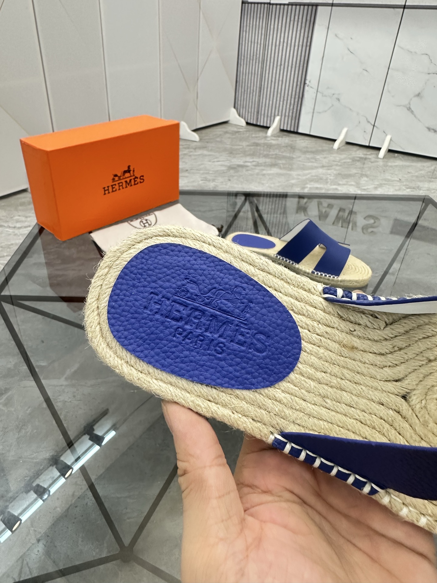 Precio de venta: P130 Marca comercial: Hermes* tamaño de las zapatillas: 38-44(37.45.46.47) Material