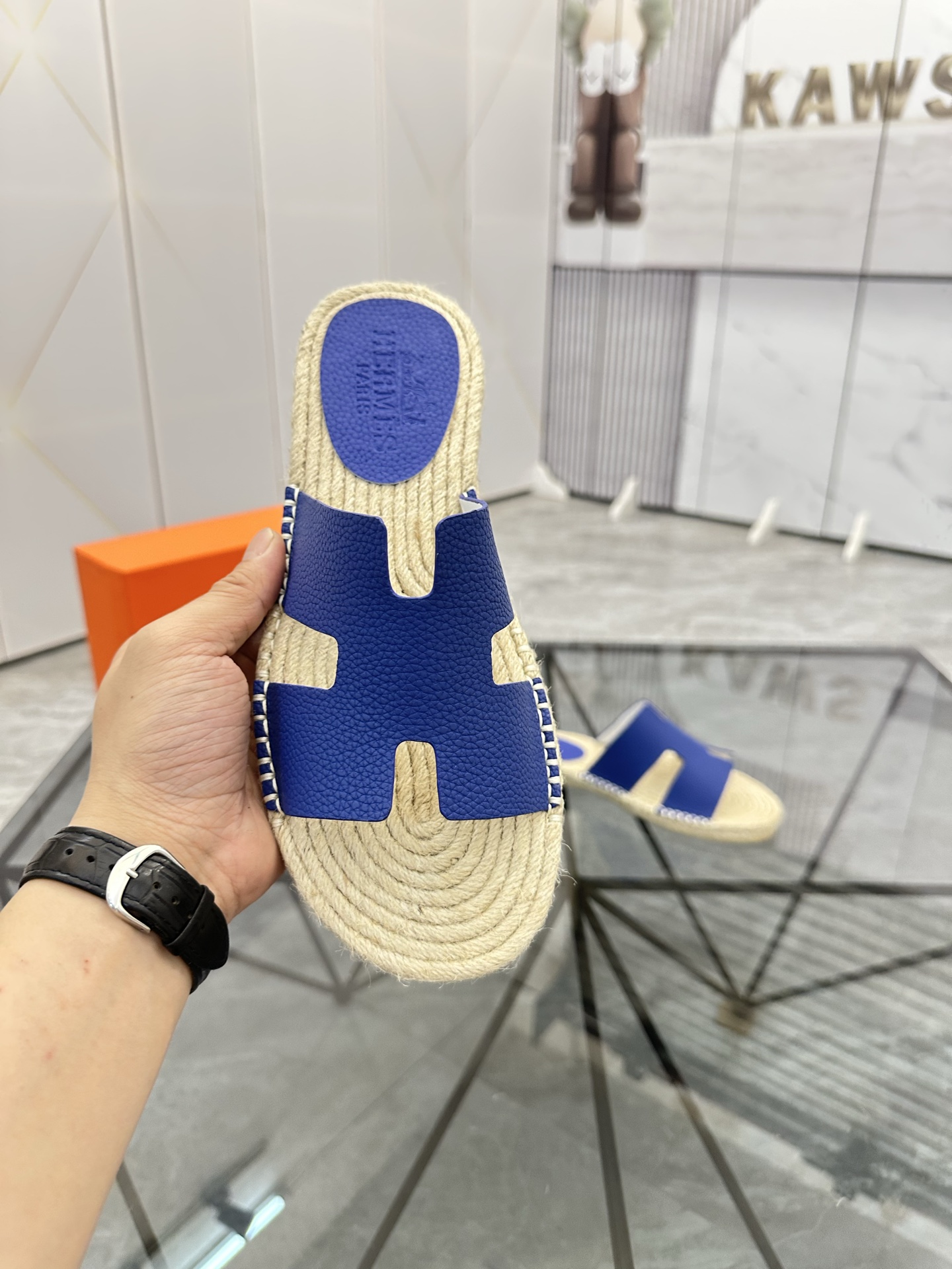 Precio de venta: P130 Marca comercial: Hermes* tamaño de las zapatillas: 38-44(37.45.46.47) Material