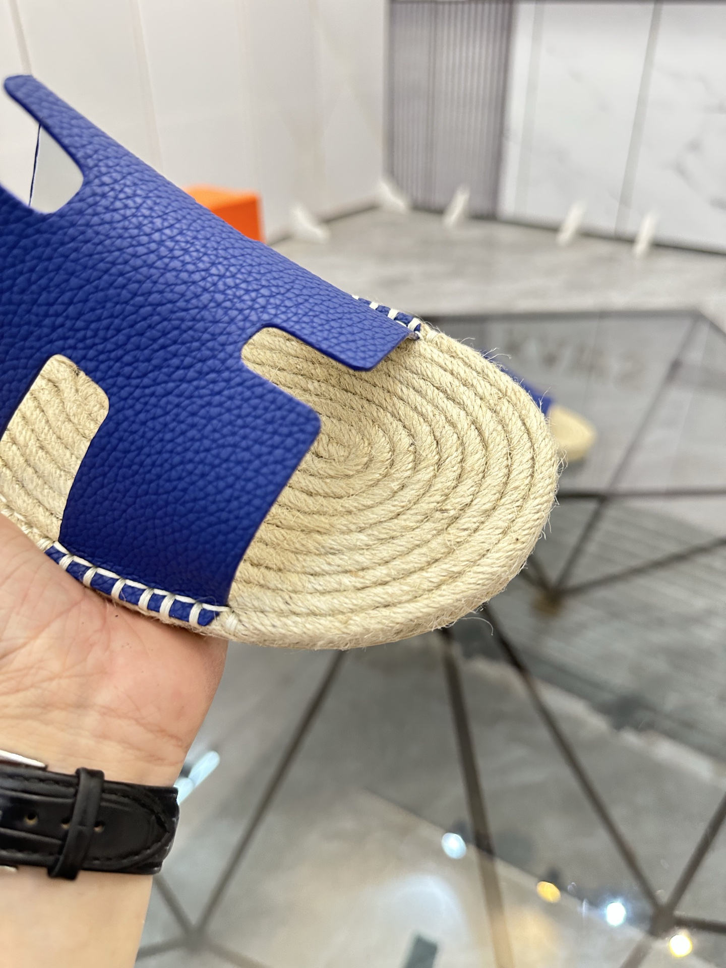 Precio de venta: P130 Marca comercial: Hermes* tamaño de las zapatillas: 38-44(37.45.46.47) Material