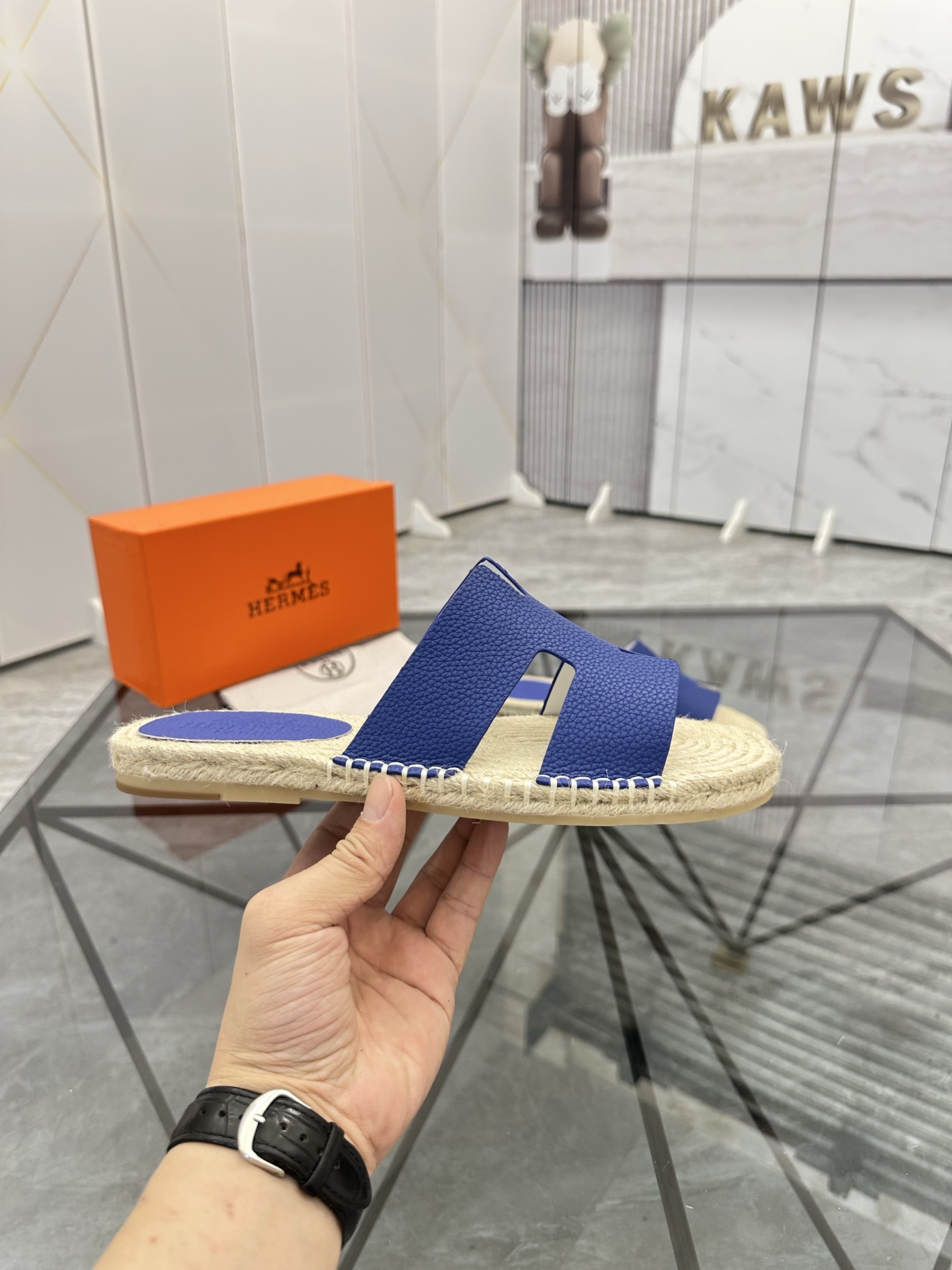 Precio de venta: P130 Marca comercial: Hermes* tamaño de las zapatillas: 38-44(37.45.46.47) Material