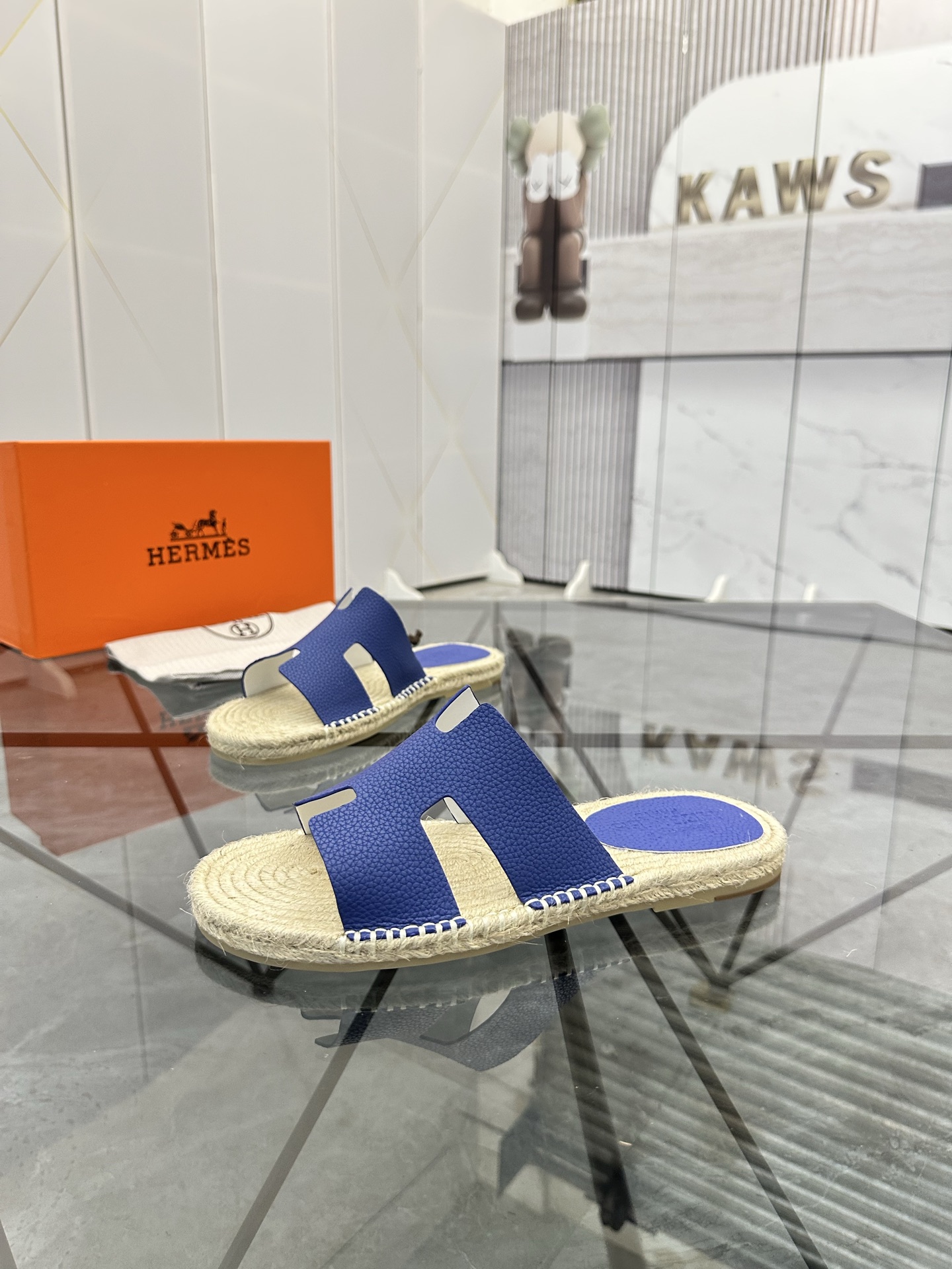 Precio de venta: P130 Marca comercial: Hermes* tamaño de las zapatillas: 38-44(37.45.46.47) Material