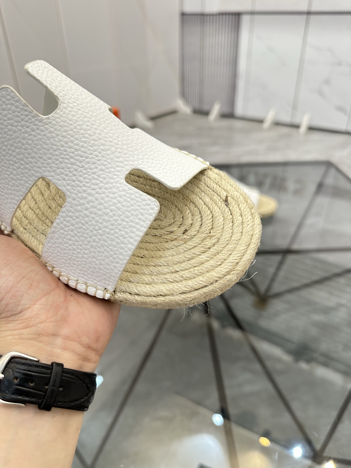 Precio de venta: P130 Marca comercial: Hermes* tamaño de las zapatillas: 38-44(37.45.46.47) Material