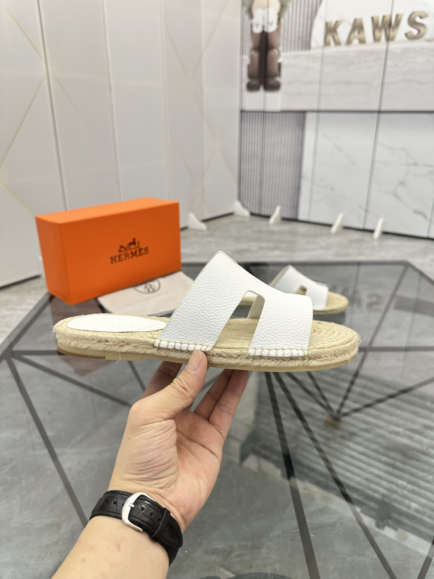 Precio de venta: P130 Marca comercial: Hermes* tamaño de las zapatillas: 38-44(37.45.46.47) Material