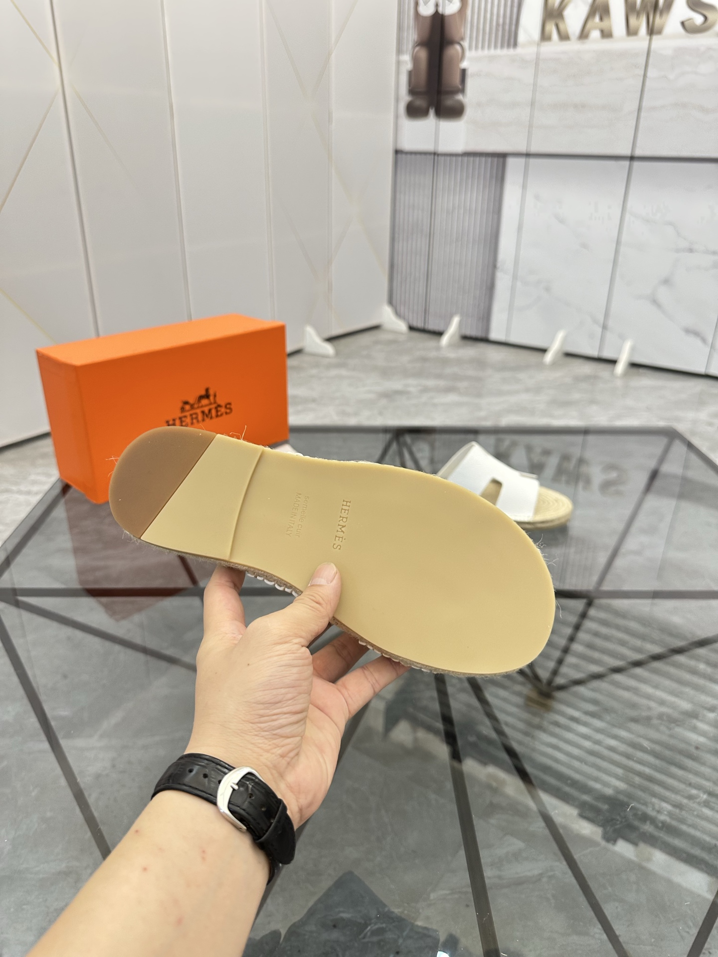 Precio de venta: P130 Marca comercial: Hermes* tamaño de las zapatillas: 38-44(37.45.46.47) Material