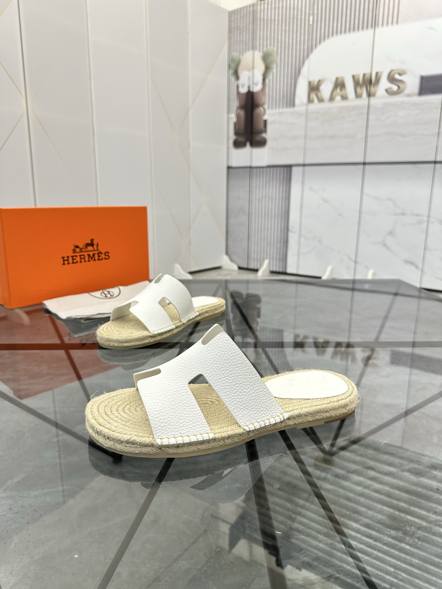 Precio de venta: P130 Marca comercial: Hermes* tamaño de las zapatillas: 38-44(37.45.46.47) Material