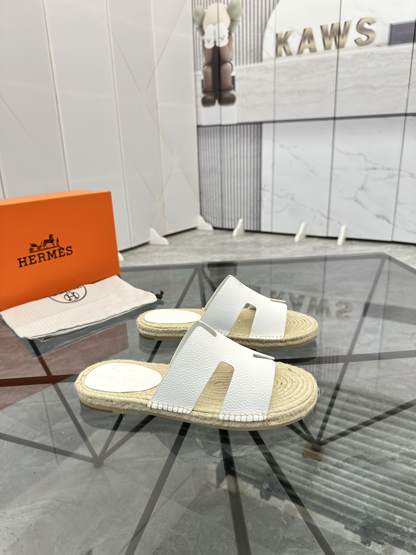 Precio de venta: P130 Marca comercial: Hermes* tamaño de las zapatillas: 38-44(37.45.46.47) Material
