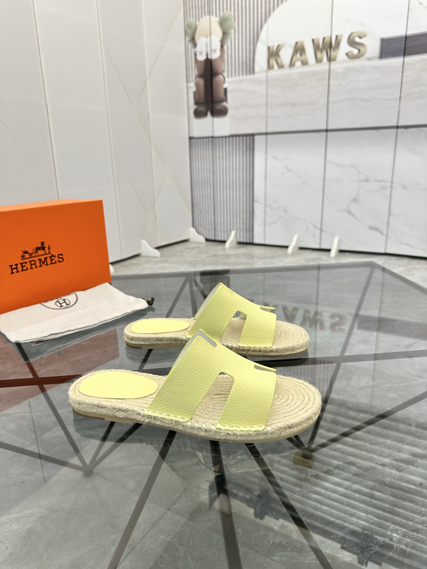 Precio de venta: P130 Marca comercial: Hermes* tamaño de las zapatillas: 38-44(37.45.46.47) Material