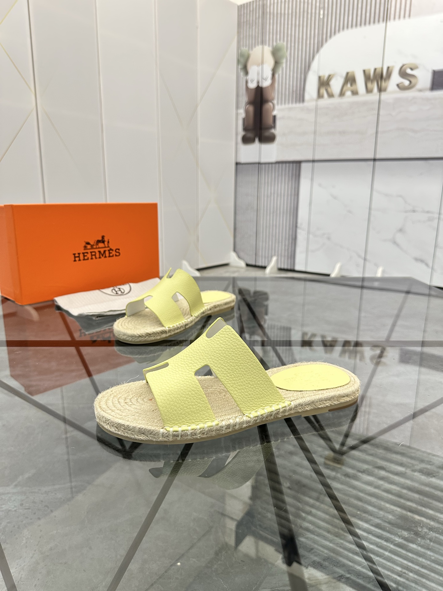 Precio de venta: P130 Marca comercial: Hermes* tamaño de las zapatillas: 38-44(37.45.46.47) Material