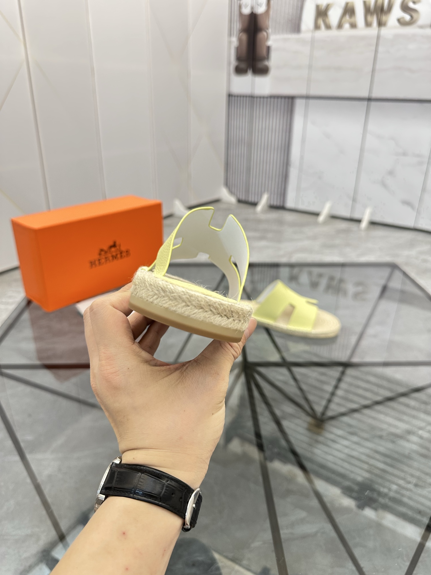 Precio de venta: P130 Marca comercial: Hermes* tamaño de las zapatillas: 38-44(37.45.46.47) Material