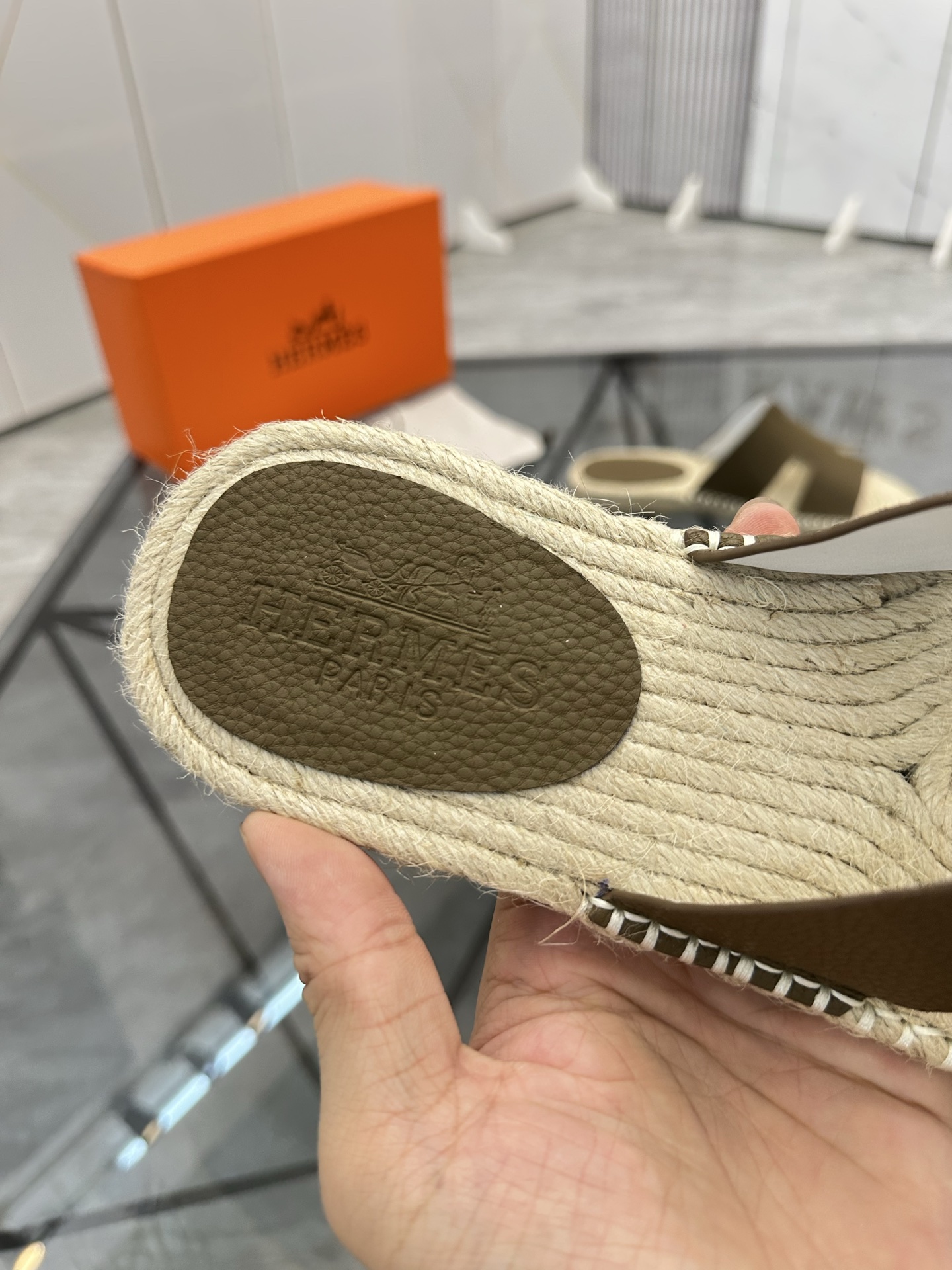 Precio de venta: P130 Marca comercial: Hermes* tamaño de las zapatillas: 38-44(37.45.46.47) Material