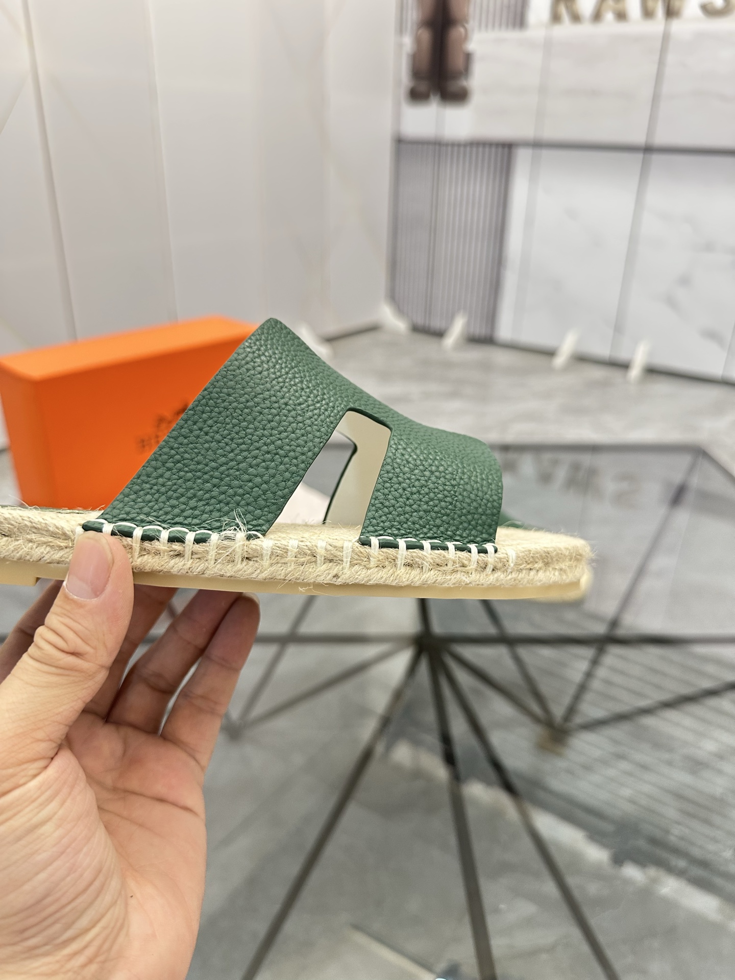Precio de venta: P130 Marca comercial: Hermes* tamaño de las zapatillas: 38-44(37.45.46.47) Material