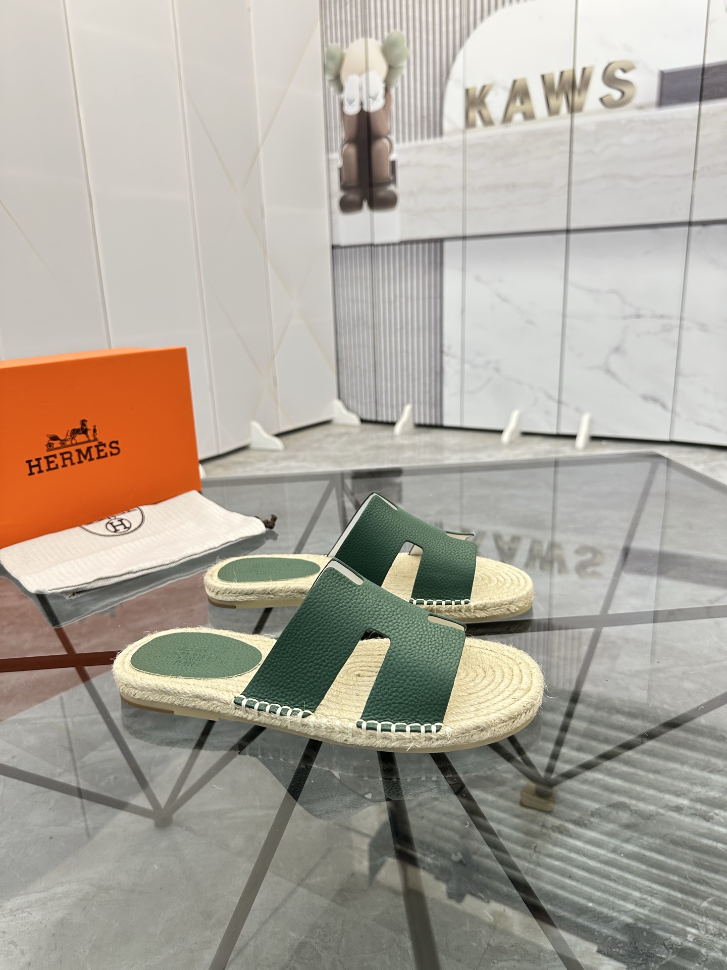 Precio de venta: P130 Marca comercial: Hermes* tamaño de las zapatillas: 38-44(37.45.46.47) Material