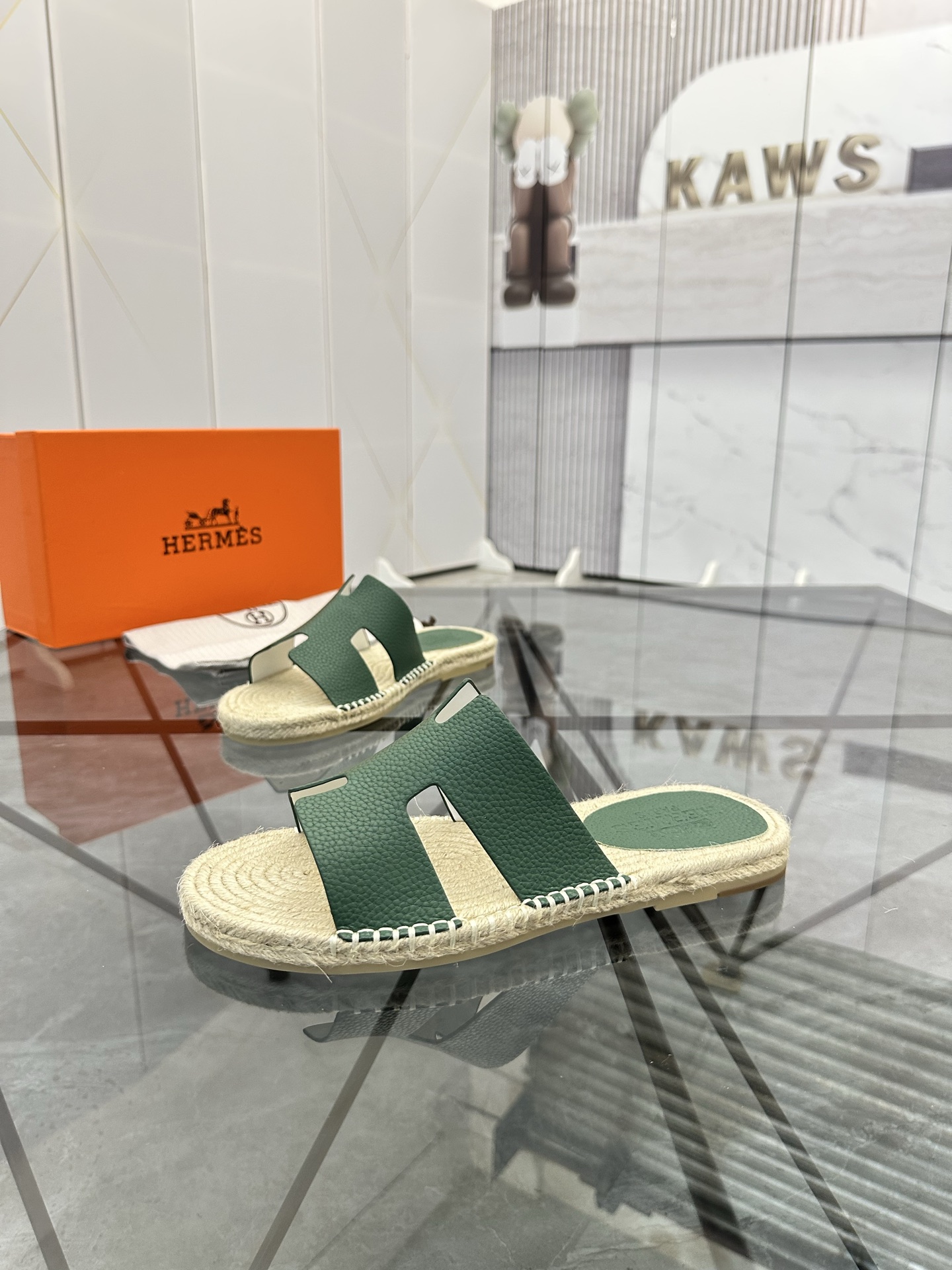 Precio de venta: P130 Marca comercial: Hermes* tamaño de las zapatillas: 38-44(37.45.46.47) Material