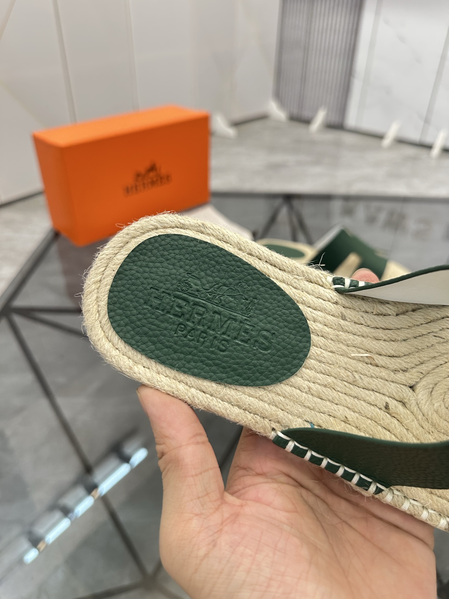 Precio de venta: P130 Marca comercial: Hermes* tamaño de las zapatillas: 38-44(37.45.46.47) Material