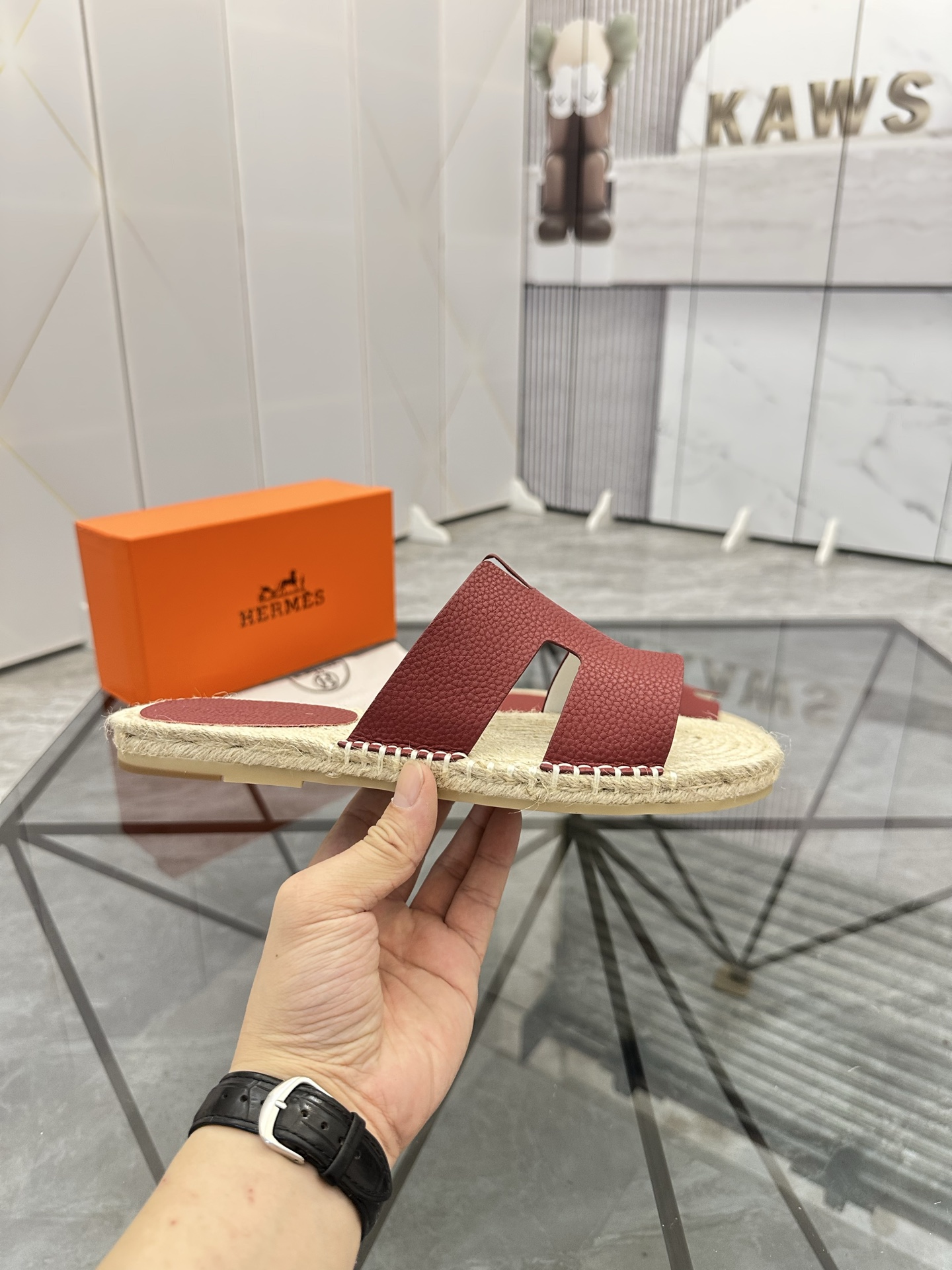 Precio de venta: P130 Marca comercial: Hermes* tamaño de las zapatillas: 38-44(37.45.46.47) Material