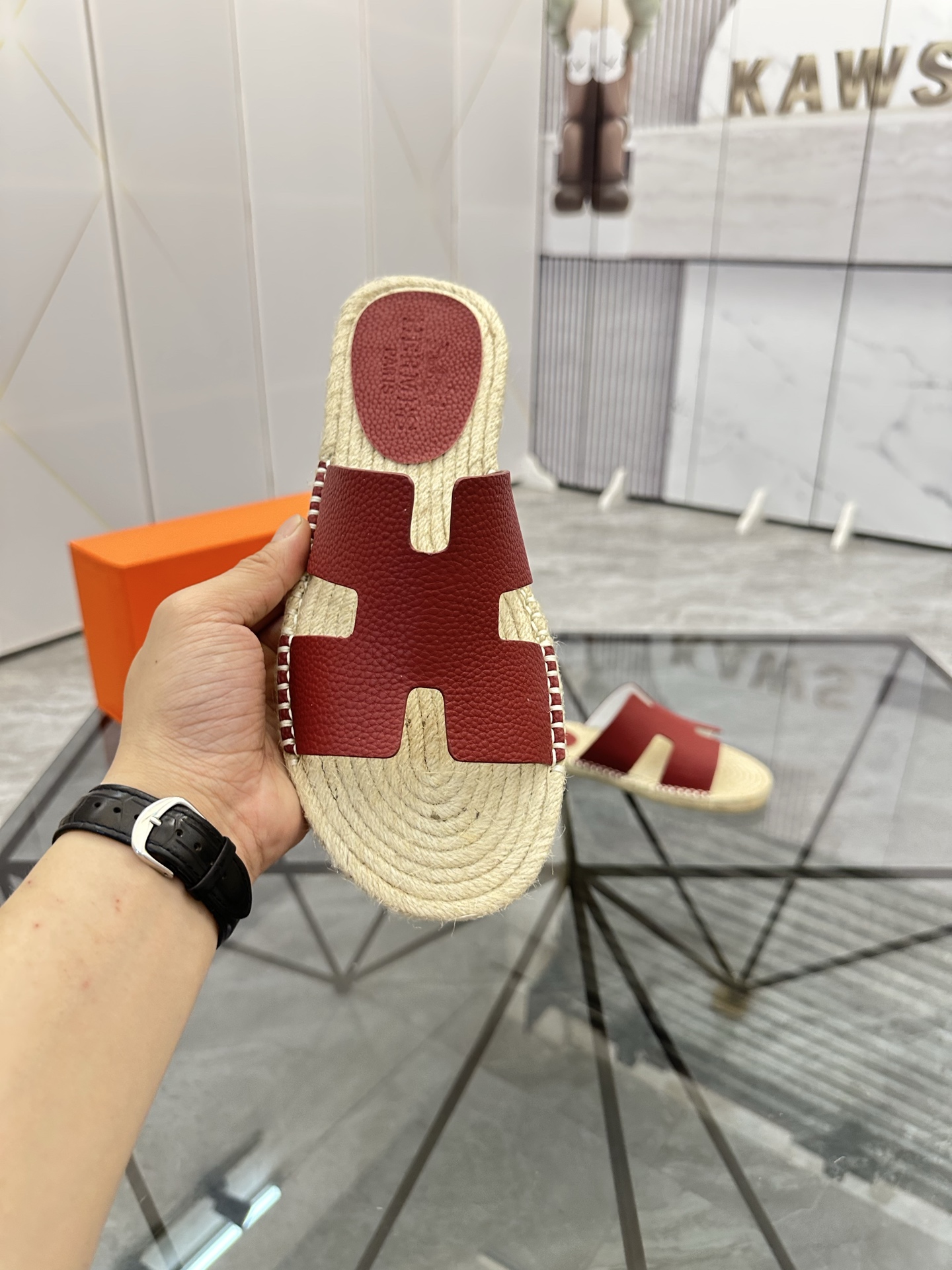Precio de venta: P130 Marca comercial: Hermes* tamaño de las zapatillas: 38-44(37.45.46.47) Material