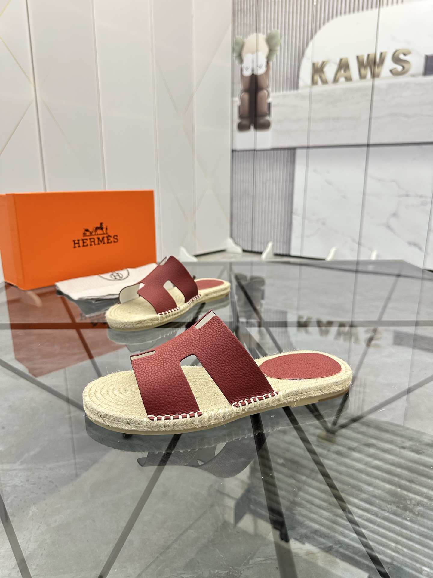 Precio de venta: P130 Marca comercial: Hermes* tamaño de las zapatillas: 38-44(37.45.46.47) Material