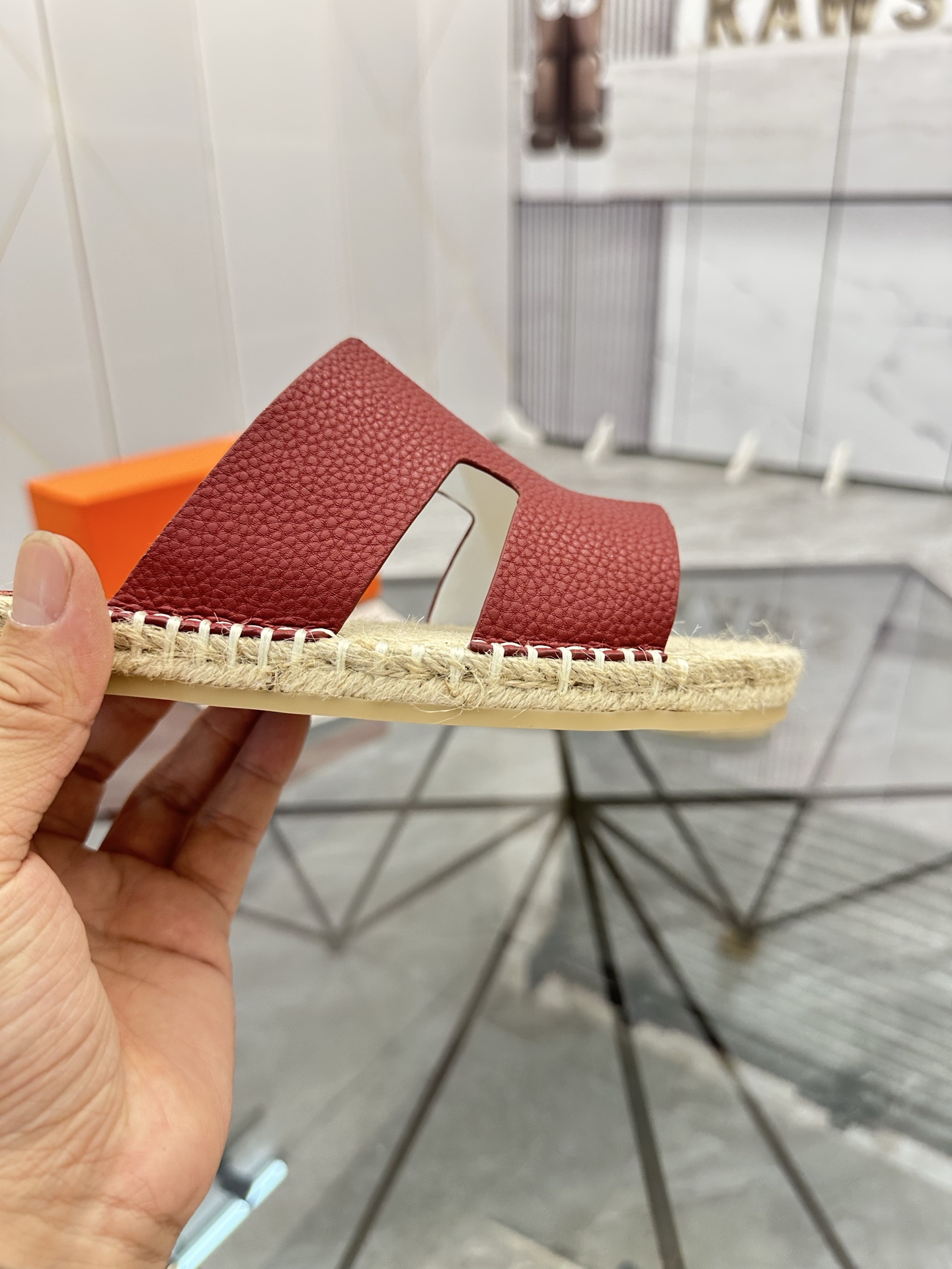 Precio de venta: P130 Marca comercial: Hermes* tamaño de las zapatillas: 38-44(37.45.46.47) Material