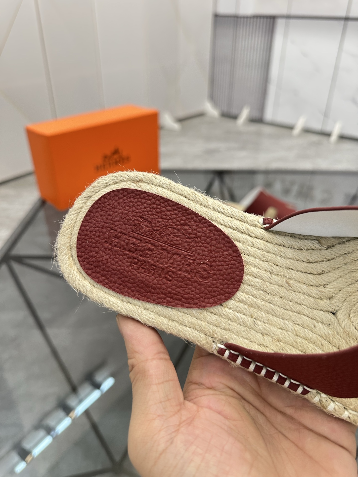 Precio de venta: P130 Marca comercial: Hermes* tamaño de las zapatillas: 38-44(37.45.46.47) Material