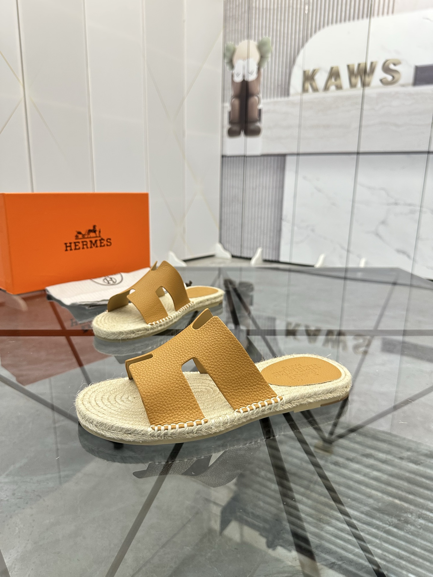 Precio de venta: P130 Marca comercial: Hermes* tamaño de las zapatillas: 38-44(37.45.46.47) Material