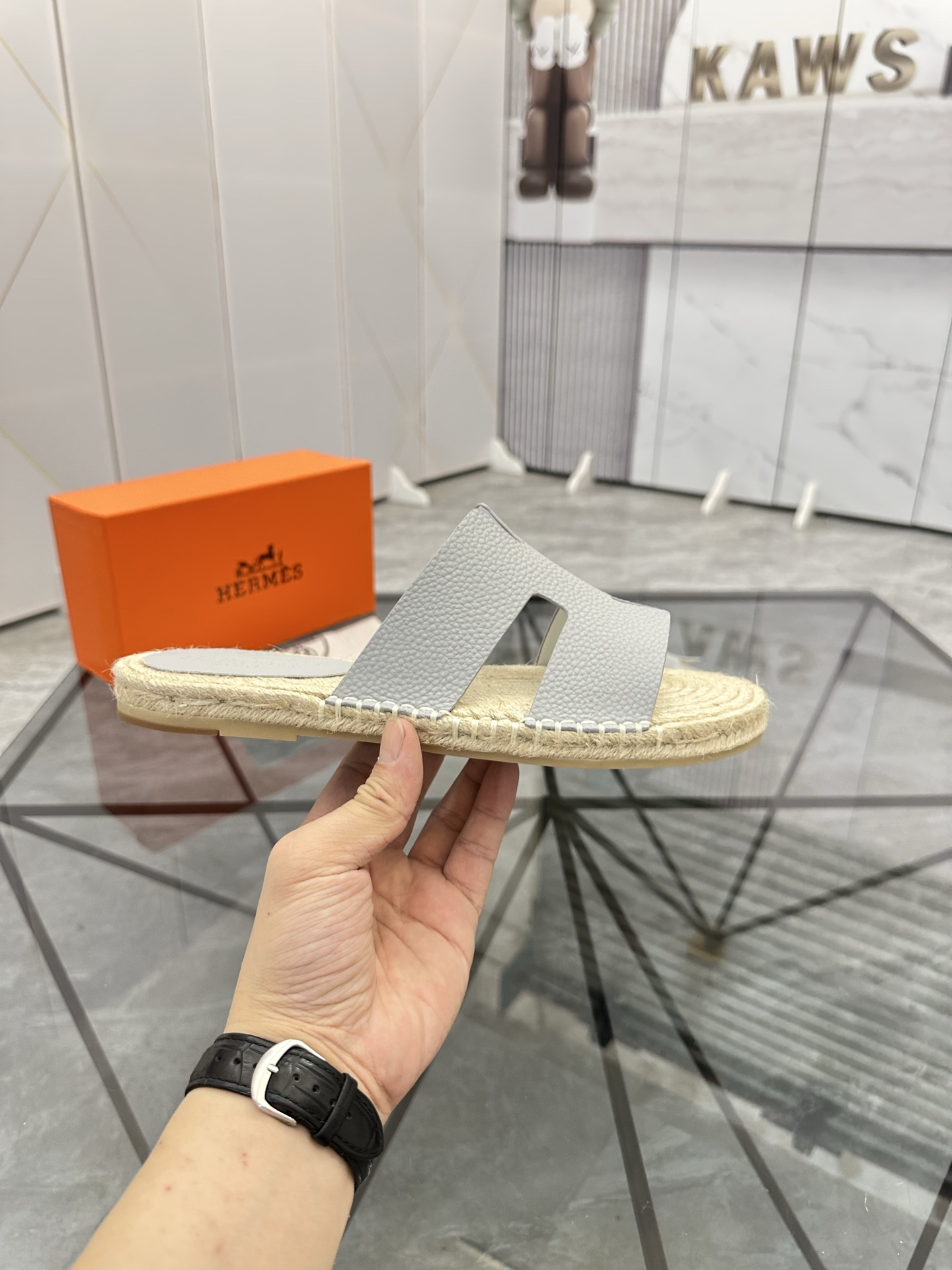 Precio de venta: P130 Marca comercial: Hermes* tamaño de las zapatillas: 38-44(37.45.46.47) Material