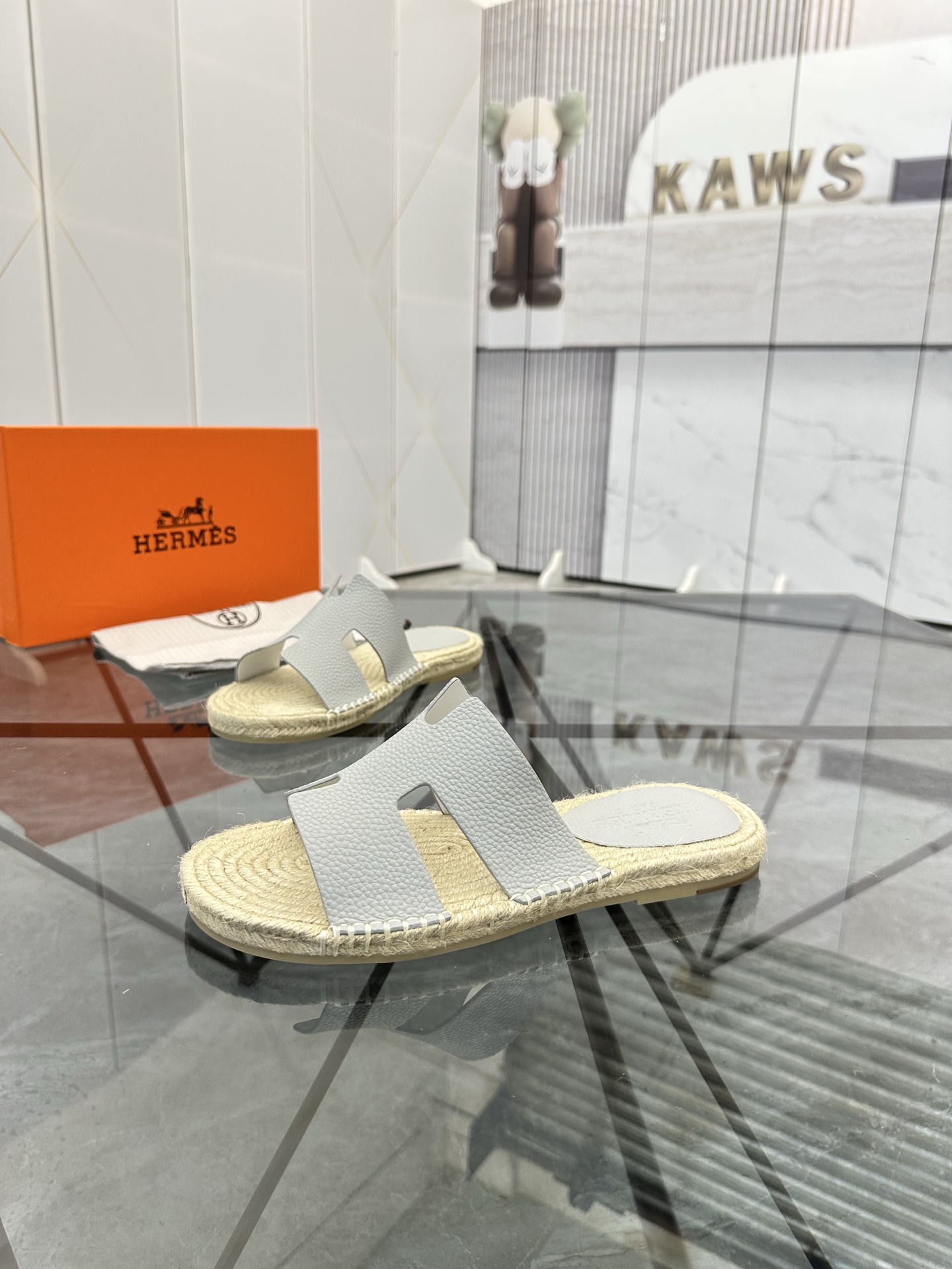 Precio de venta: P130 Marca comercial: Hermes* tamaño de las zapatillas: 38-44(37.45.46.47) Material