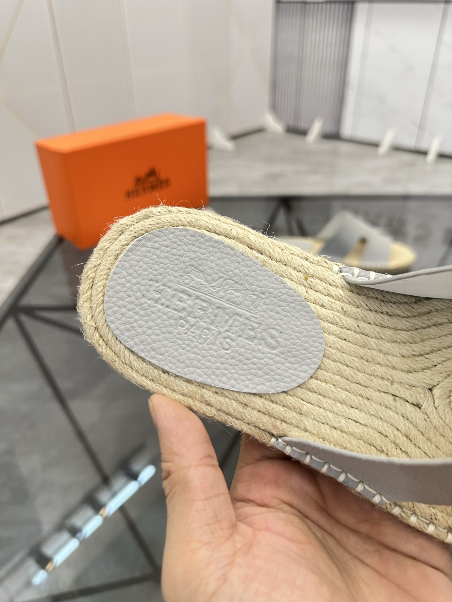 Precio de venta: P130 Marca comercial: Hermes* tamaño de las zapatillas: 38-44(37.45.46.47) Material