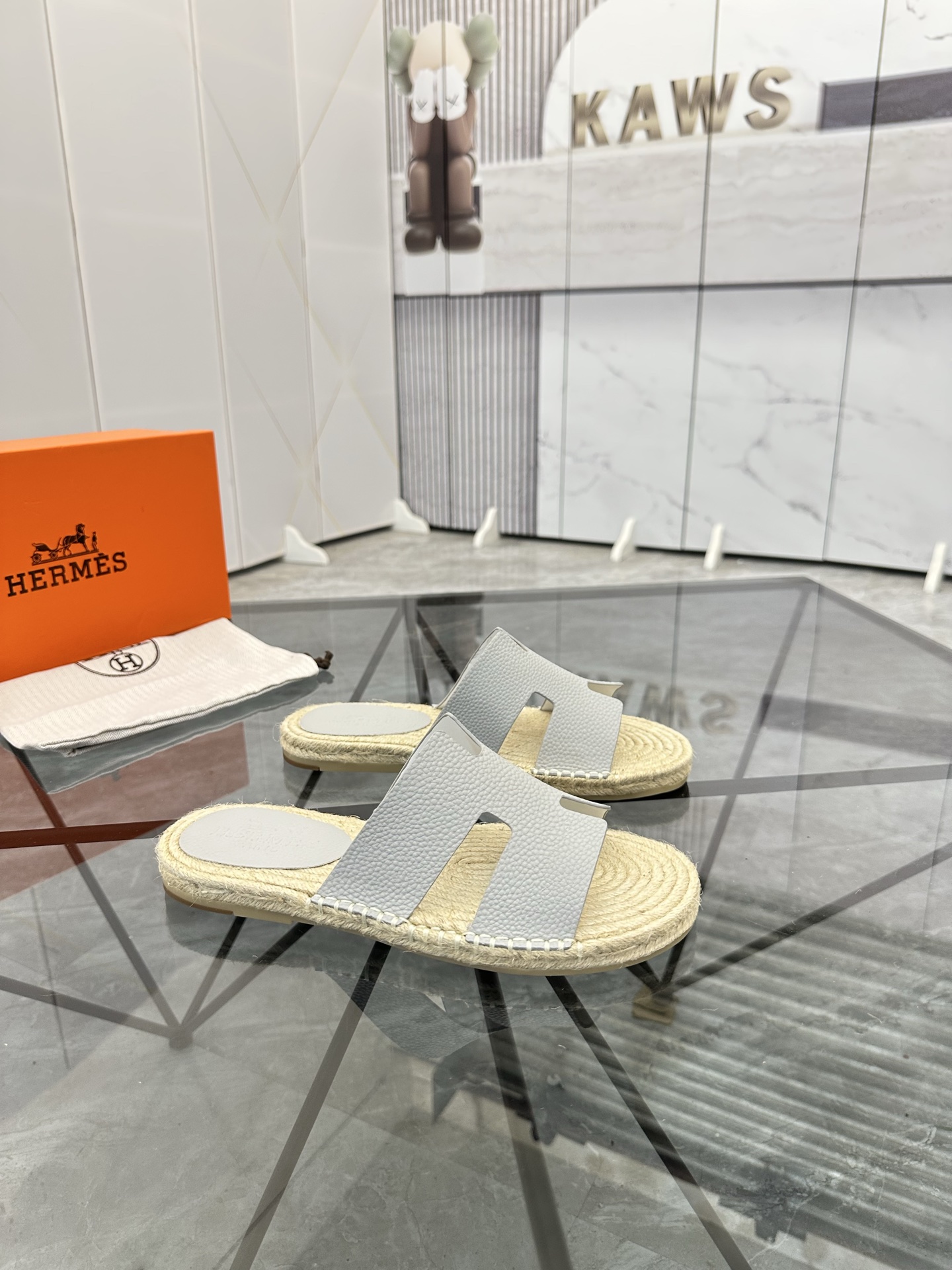 Precio de venta: P130 Marca comercial: Hermes* tamaño de las zapatillas: 38-44(37.45.46.47) Material