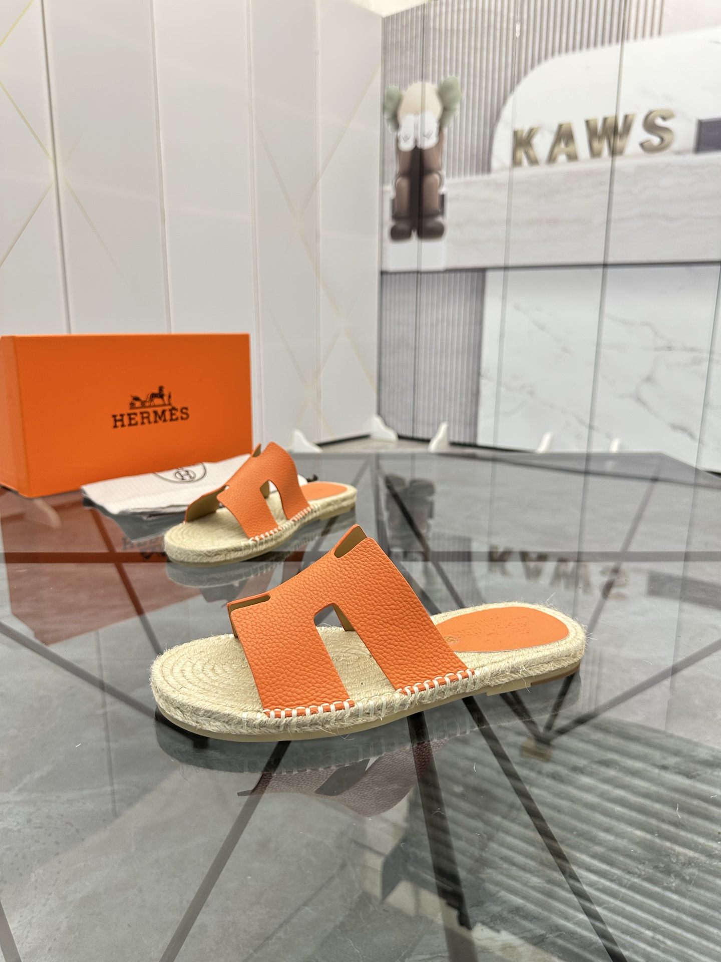 Precio de venta: P130 Marca comercial: Hermes* tamaño de las zapatillas: 38-44(37.45.46.47) Material