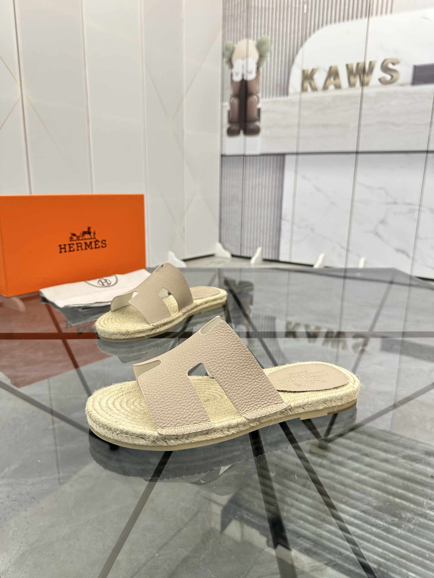 Precio de venta: P130 Marca comercial: Hermes* tamaño de las zapatillas: 38-44(37.45.46.47) Material